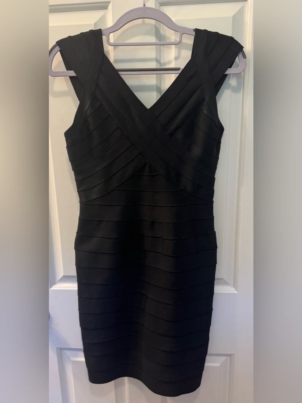 AQUA Classic Black V-Neck Bandage Dress